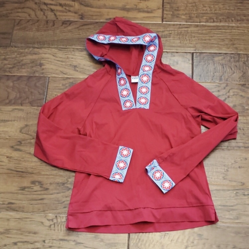 Be Present Yoga Red fitted top with Hood V neck